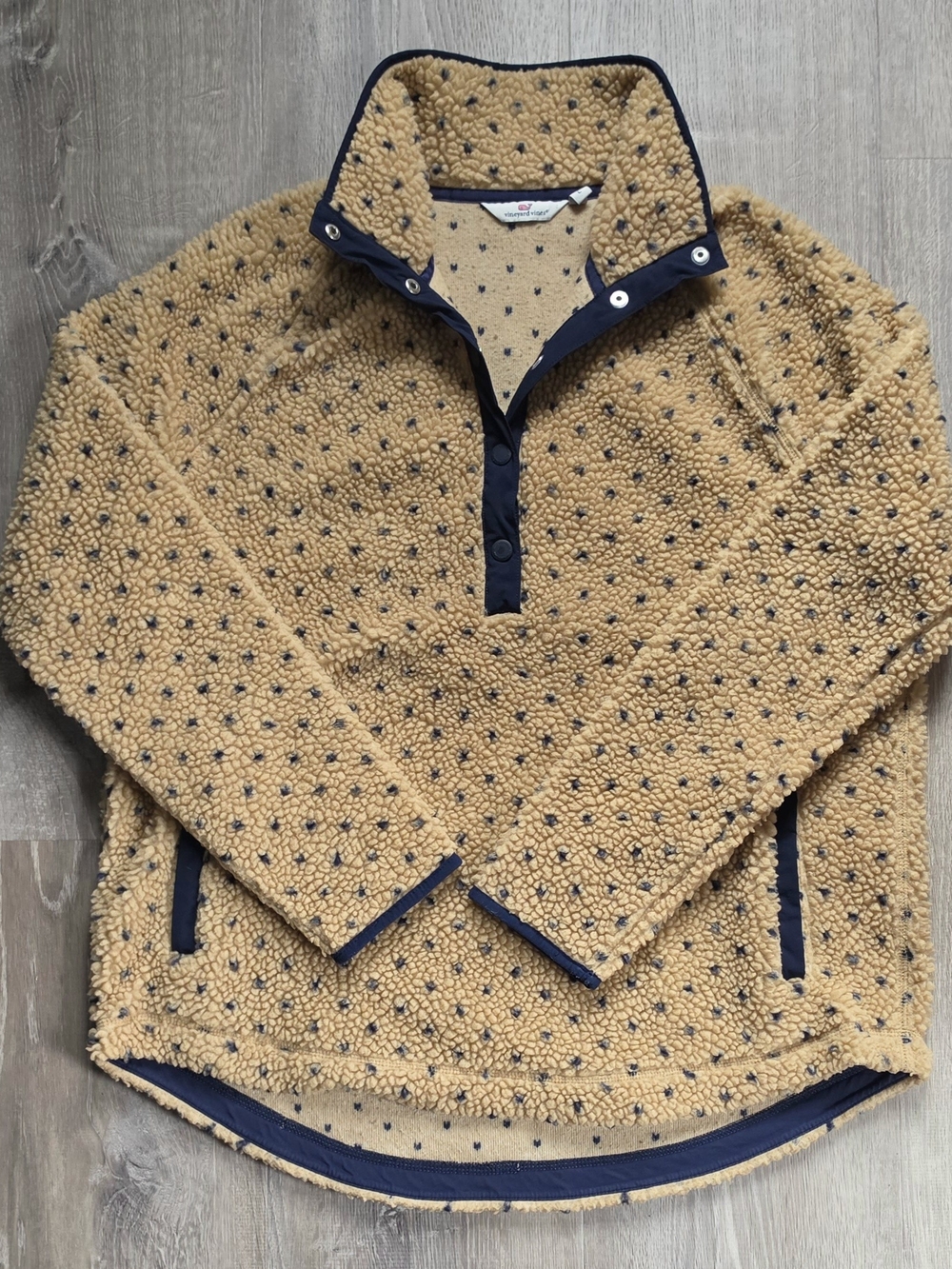 Vineyard Vines Tan Teddy Pullover with Navy Trim Size L